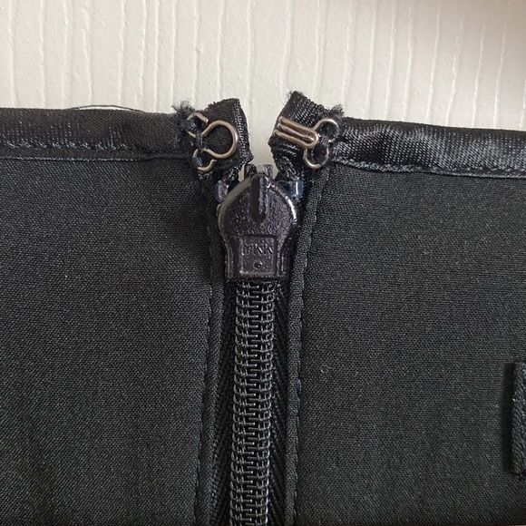 Banana Republic Short Sleeve Fringe-Dot Shift Dress Zipper Back Size 4 Black - Picture 11 of 14